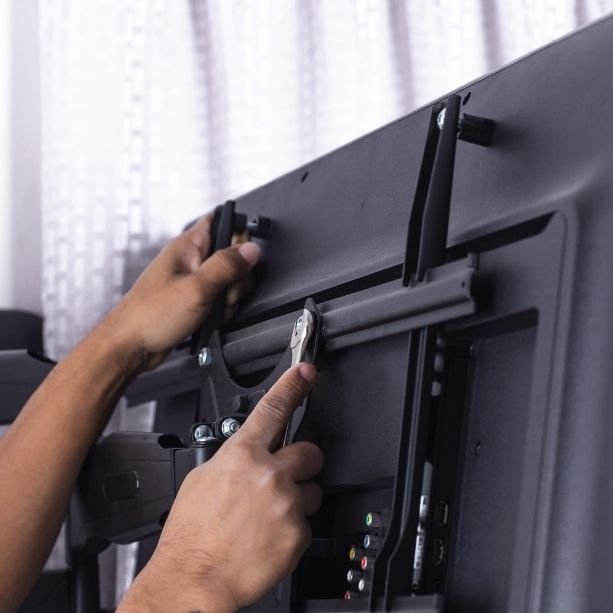 Wall Mounting In Dubai